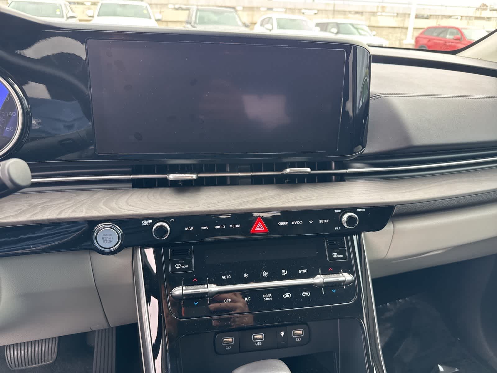 Thumbnail: 2024 Kia Carnival - 9