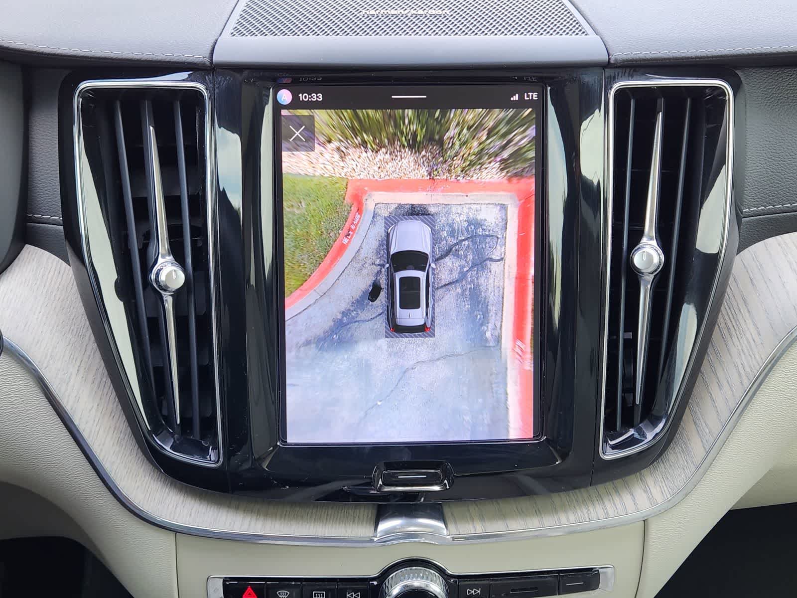 Thumbnail: 2023 Volvo XC60 - 14