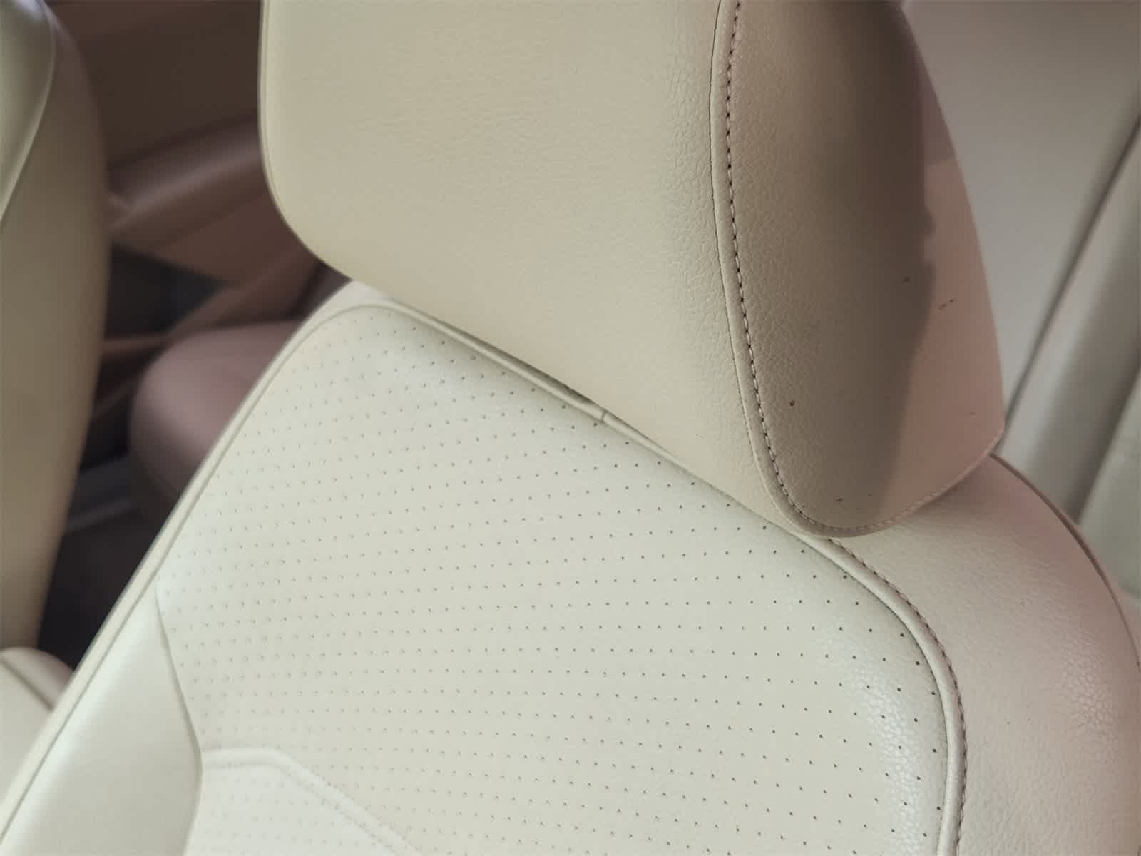 Thumbnail: 2013 Volkswagen Passat - 13