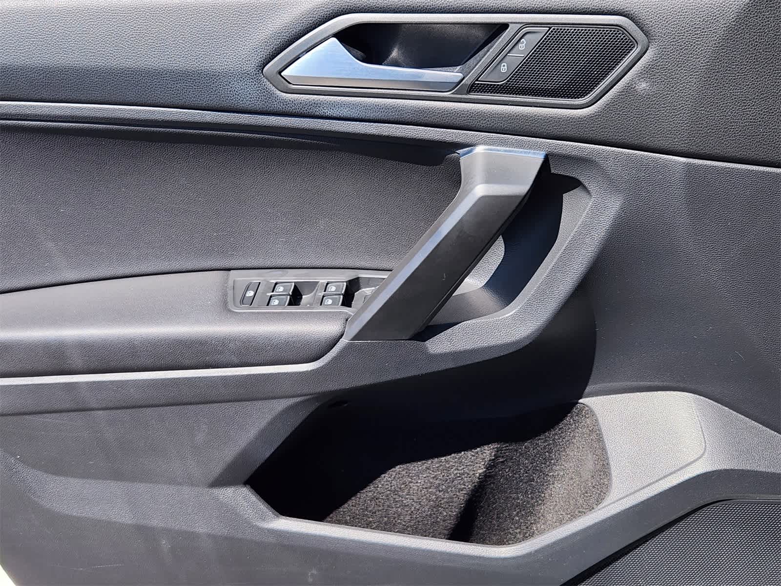 Thumbnail: 2021 Volkswagen Tiguan - 22