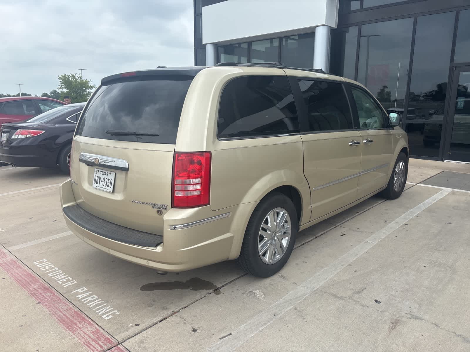 2010 Chrysler Town & Country  4