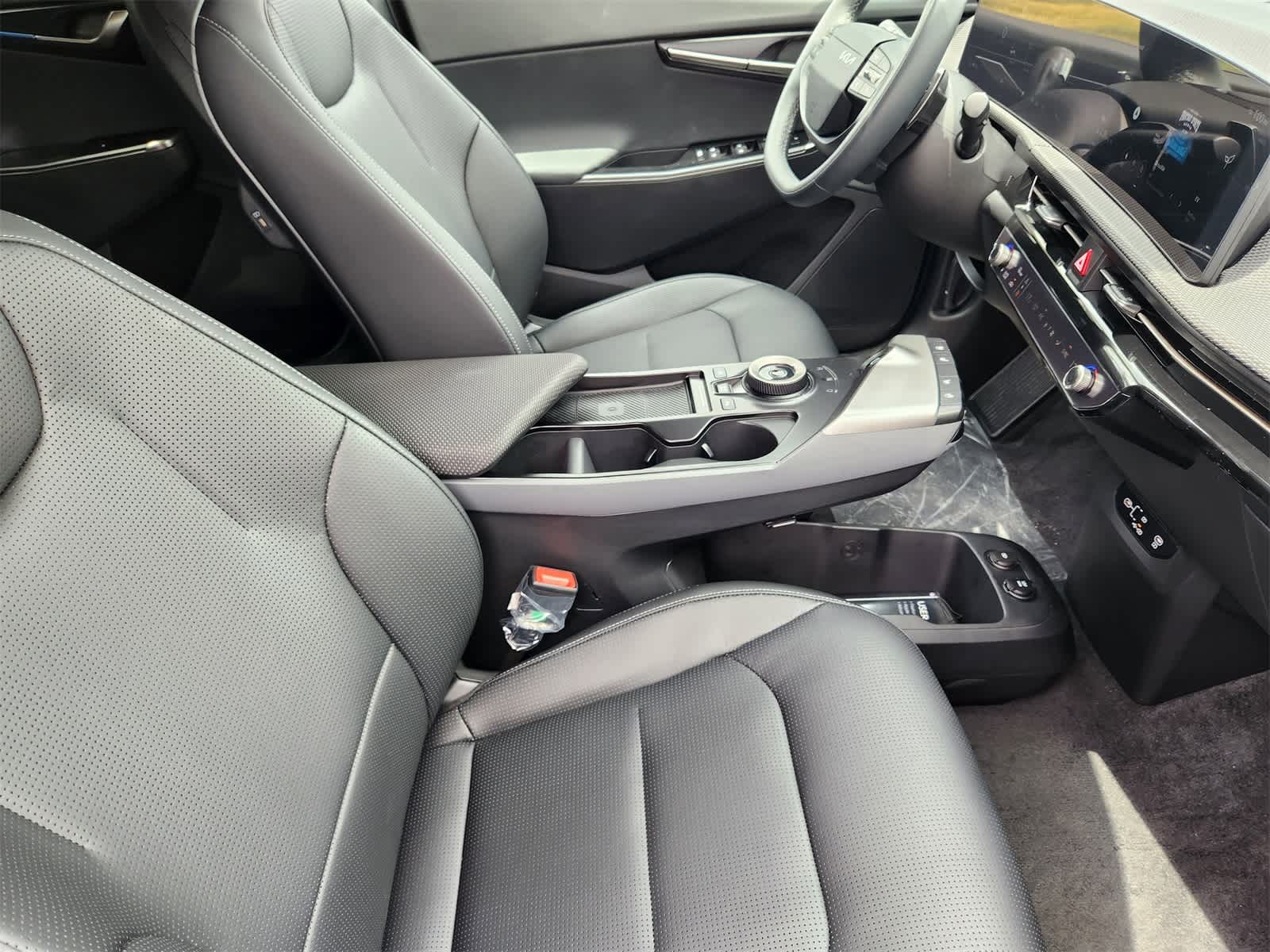 Thumbnail: 2025 Kia EV6 - 11