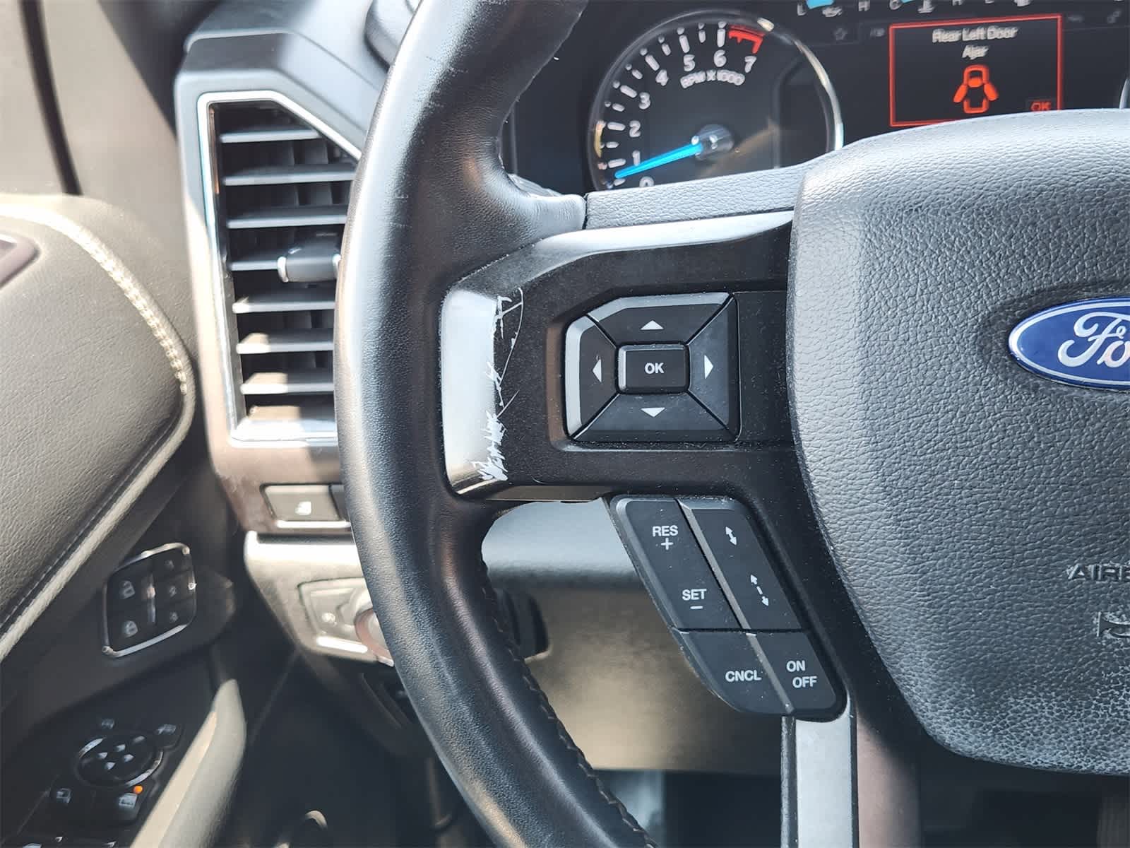 Thumbnail: 2019 Ford Expedition - 27
