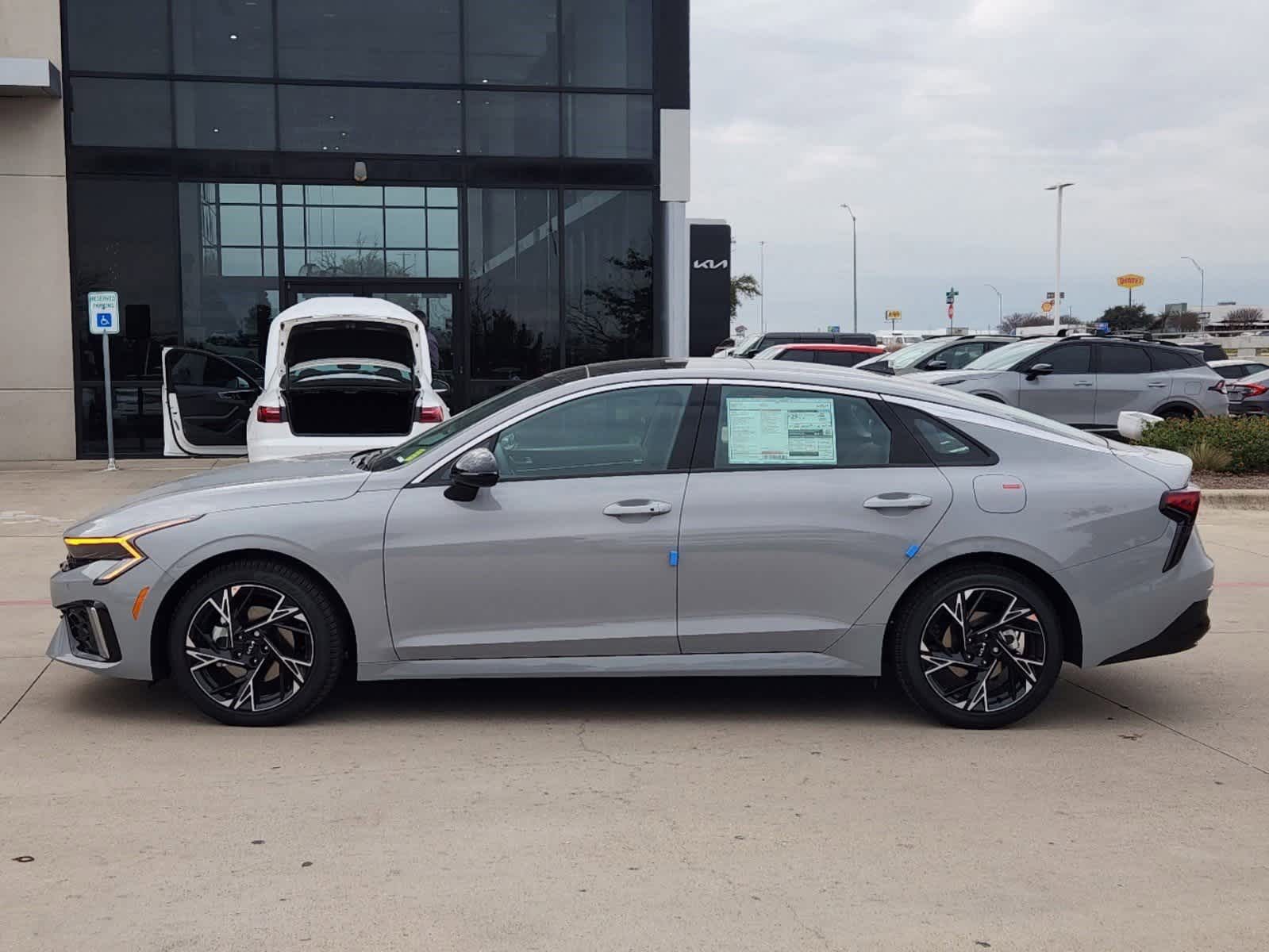 2025 Kia K5 GT-Line photo 3