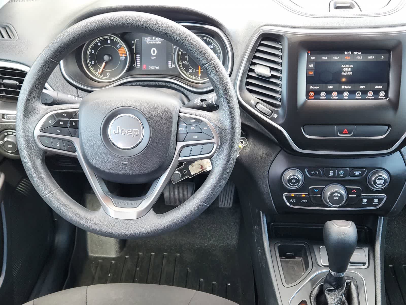 Thumbnail: 2019 Jeep Cherokee - 24