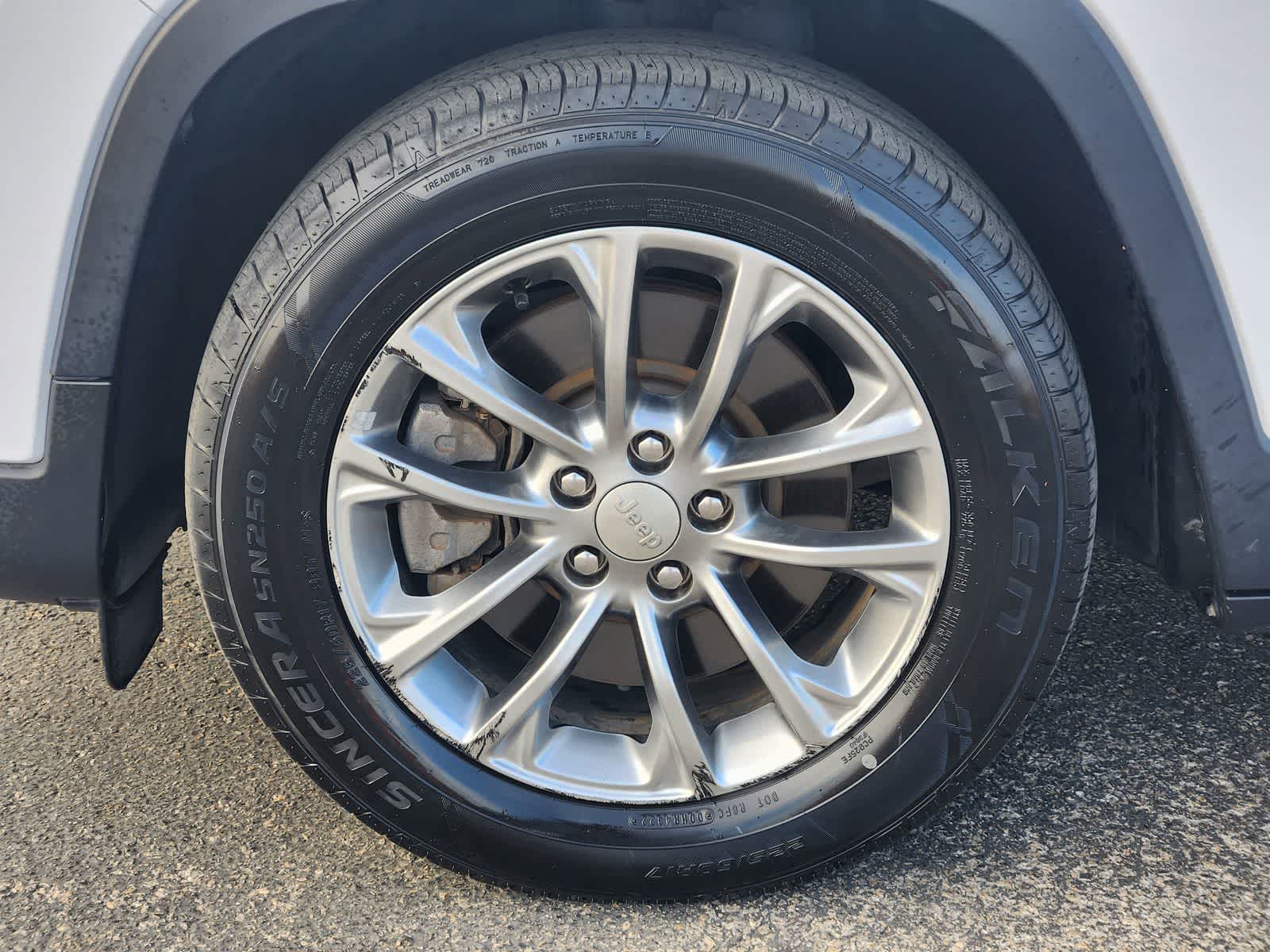 Thumbnail: 2019 Jeep Cherokee - 9