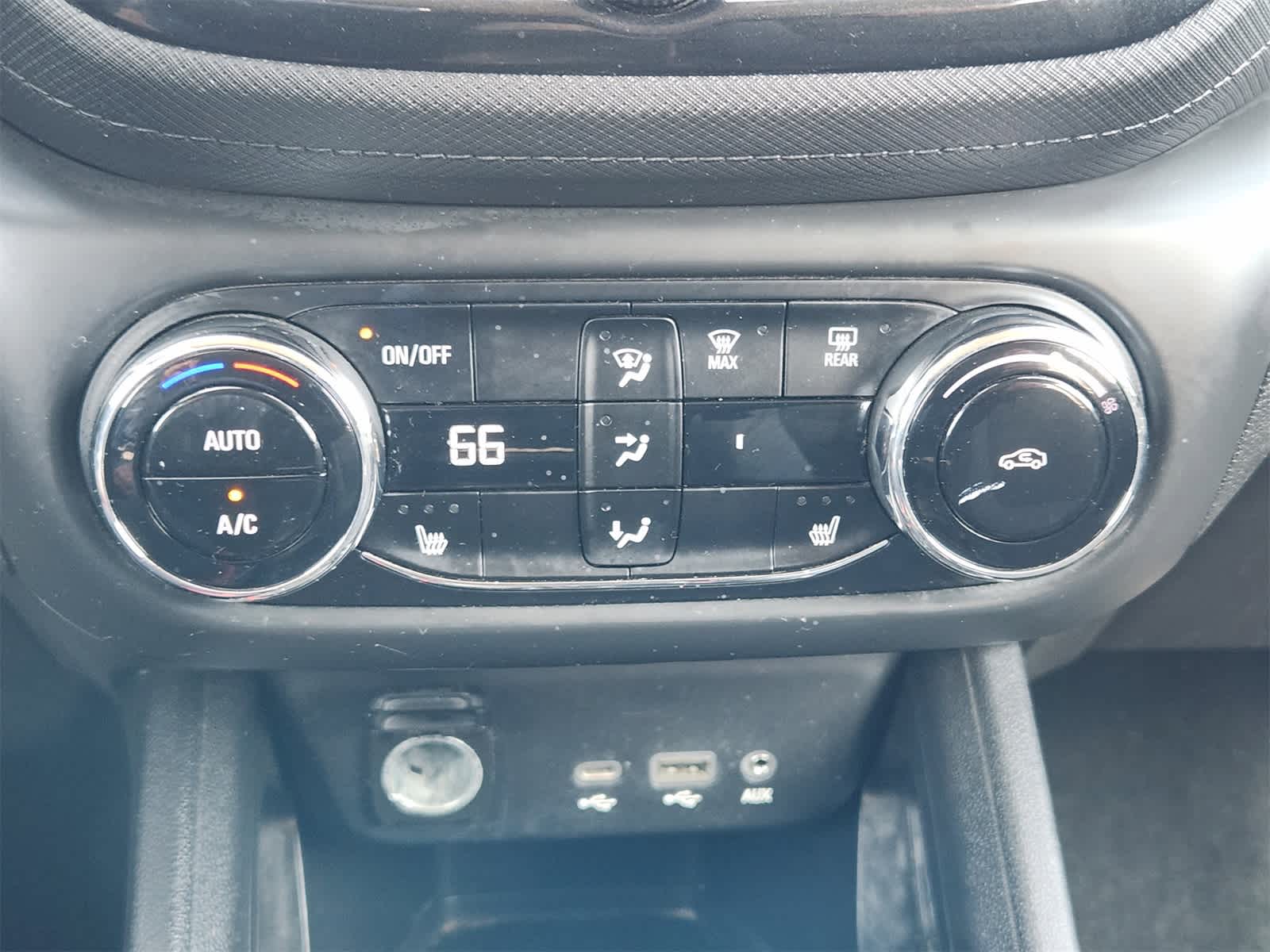 Thumbnail: 2023 Chevrolet TrailBlazer - 19