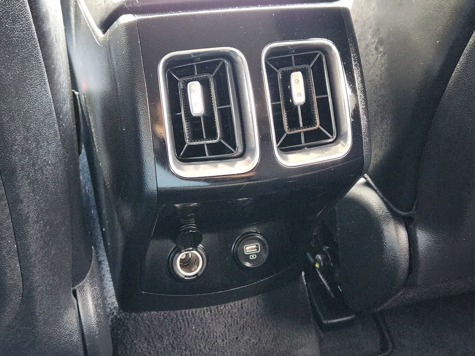 Thumbnail: 2023 Kia Sorento - 30