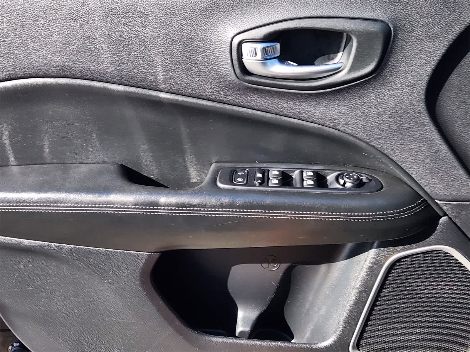 Thumbnail: 2019 Jeep Compass - 21