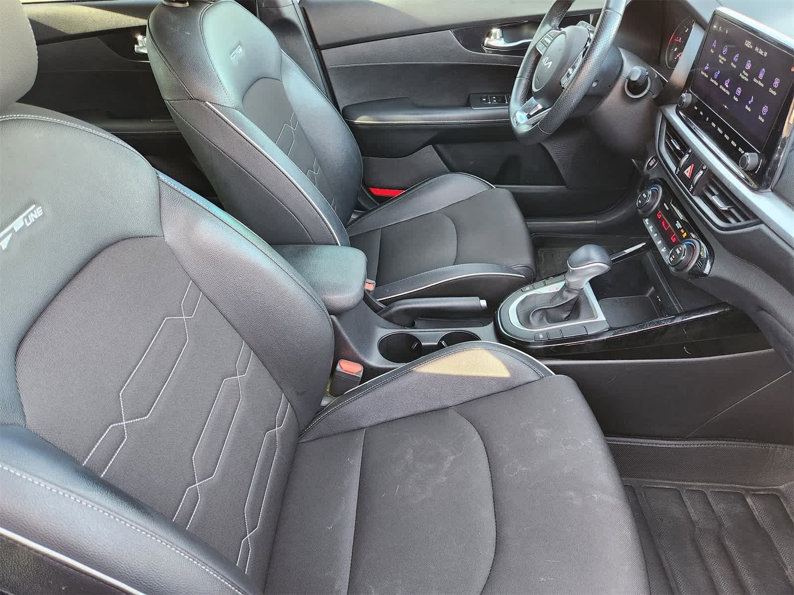 Thumbnail: 2022 Kia Forte - 14