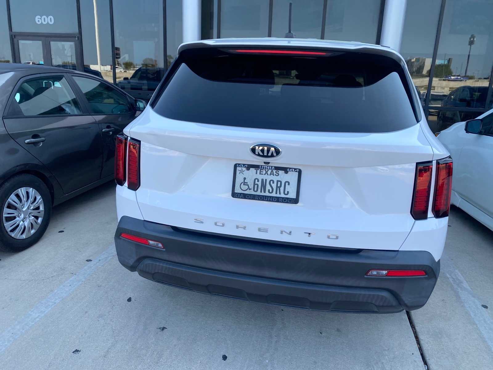 2021 Kia Sorento LX photo 3