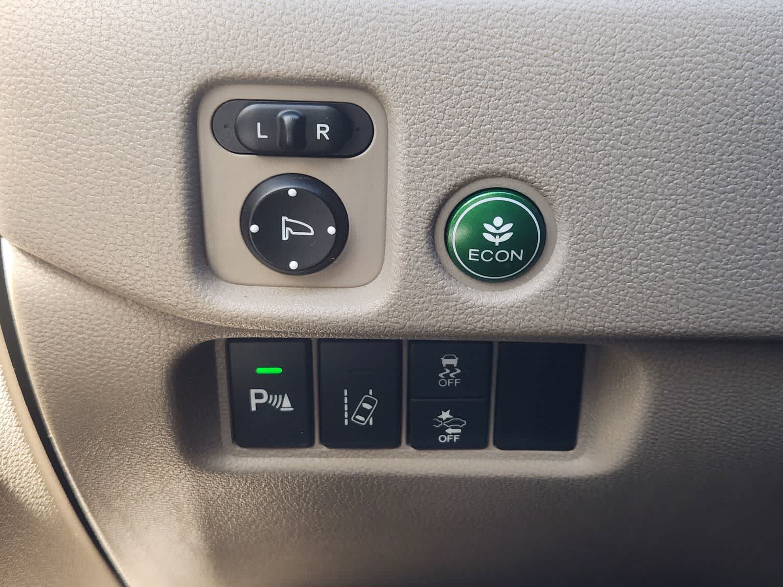 Thumbnail: 2016 Honda Pilot - 22