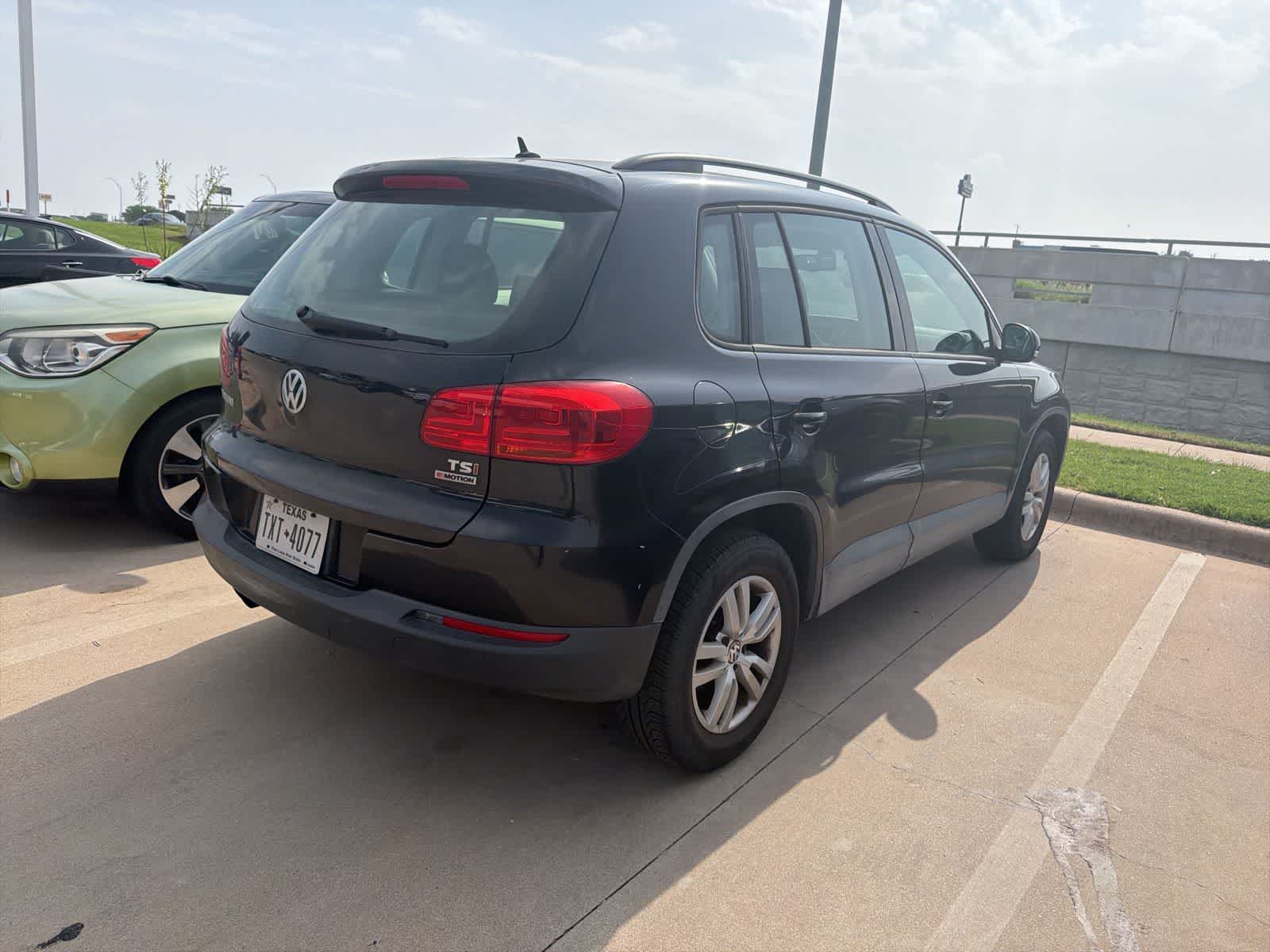 Thumbnail: 2016 Volkswagen Tiguan - 6