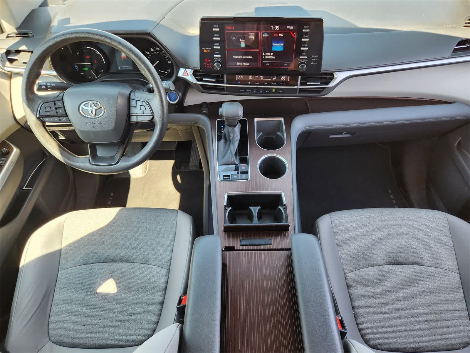 Thumbnail: 2022 Toyota Sienna - 25