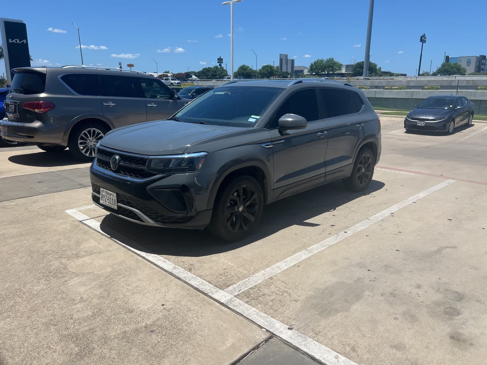 2022 Volkswagen Taos SE Hero Image