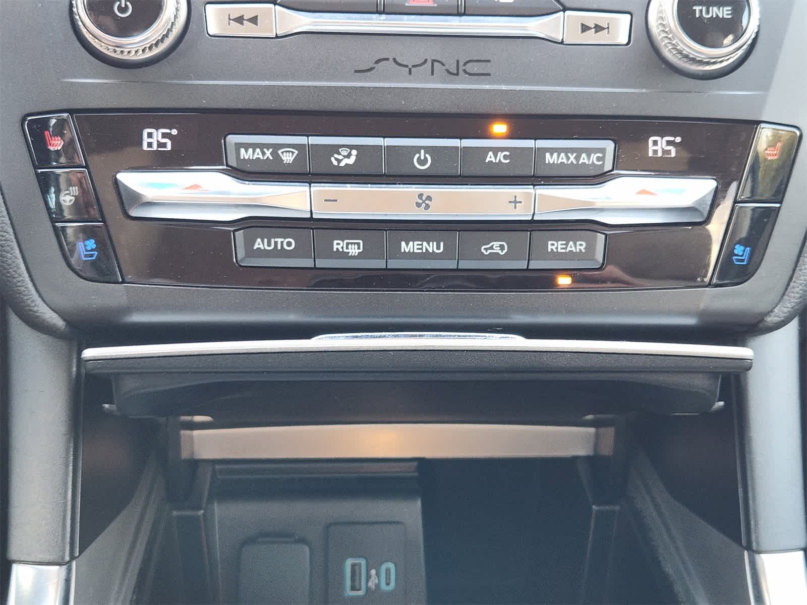 Thumbnail: 2020 Ford Explorer - 19