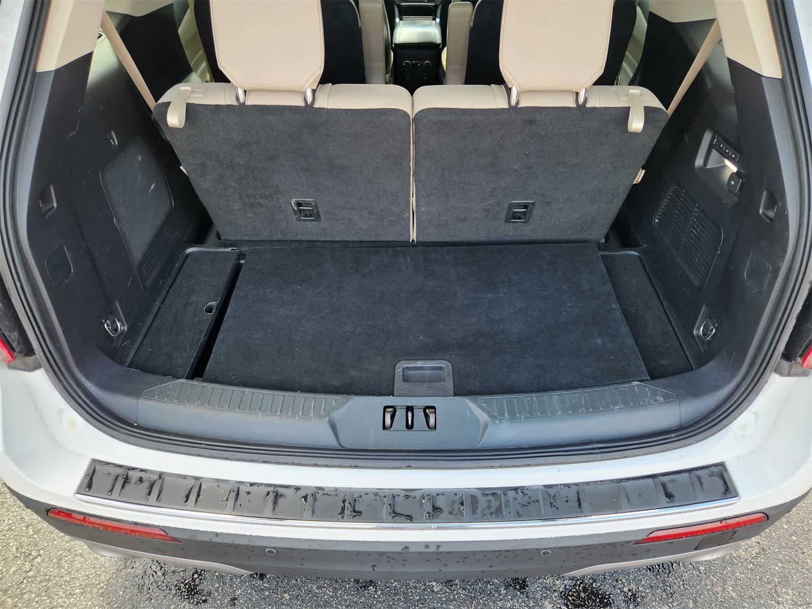 Thumbnail: 2020 Ford Explorer - 31