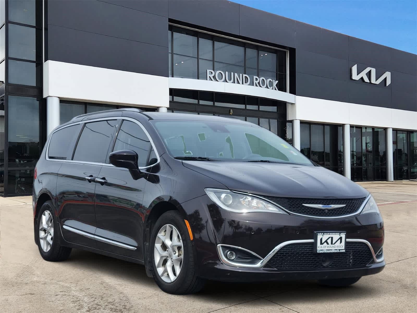 Thumbnail: 2018 Chrysler Pacifica - 3
