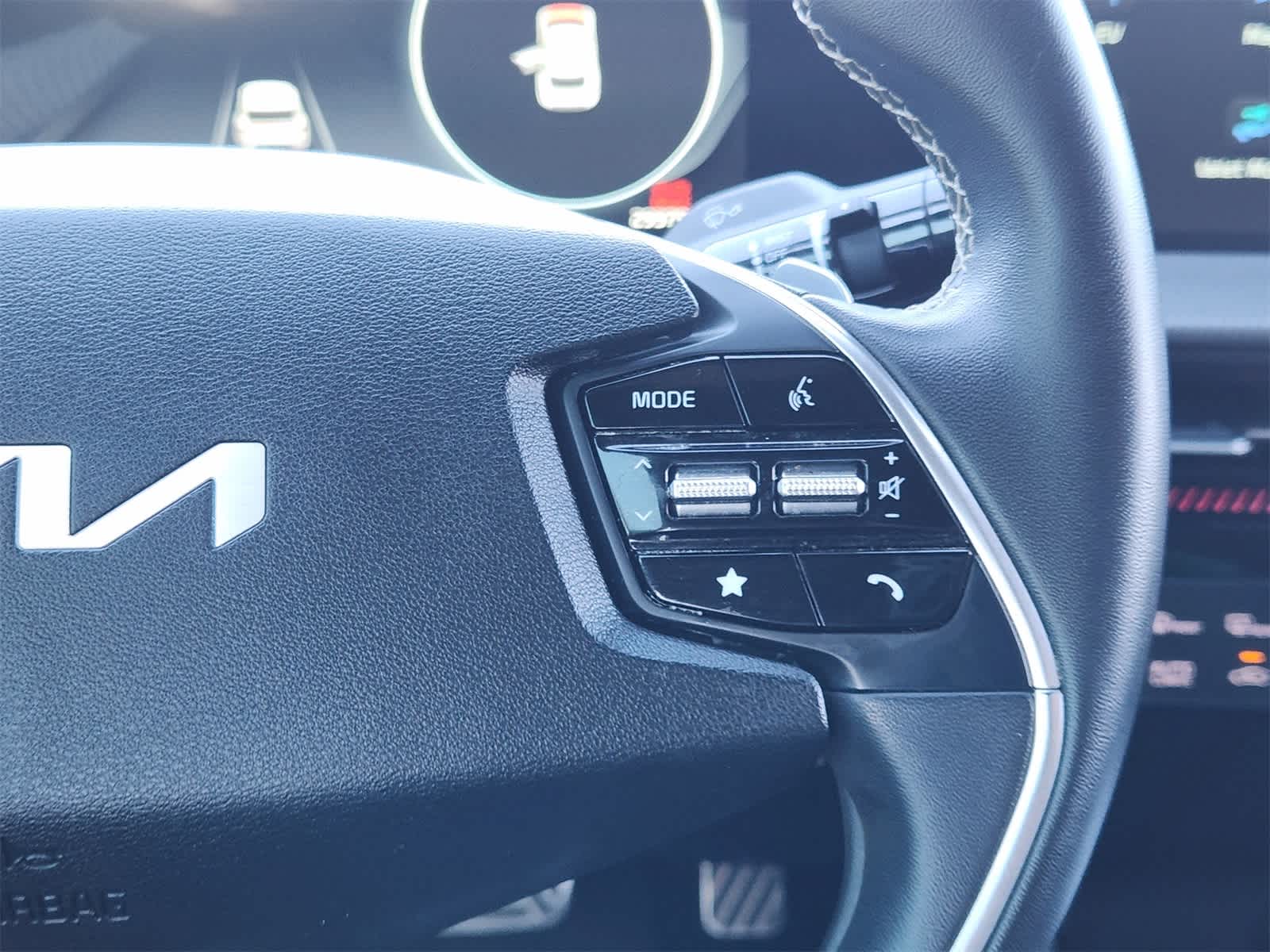 Thumbnail: 2023 Kia EV6 - 29