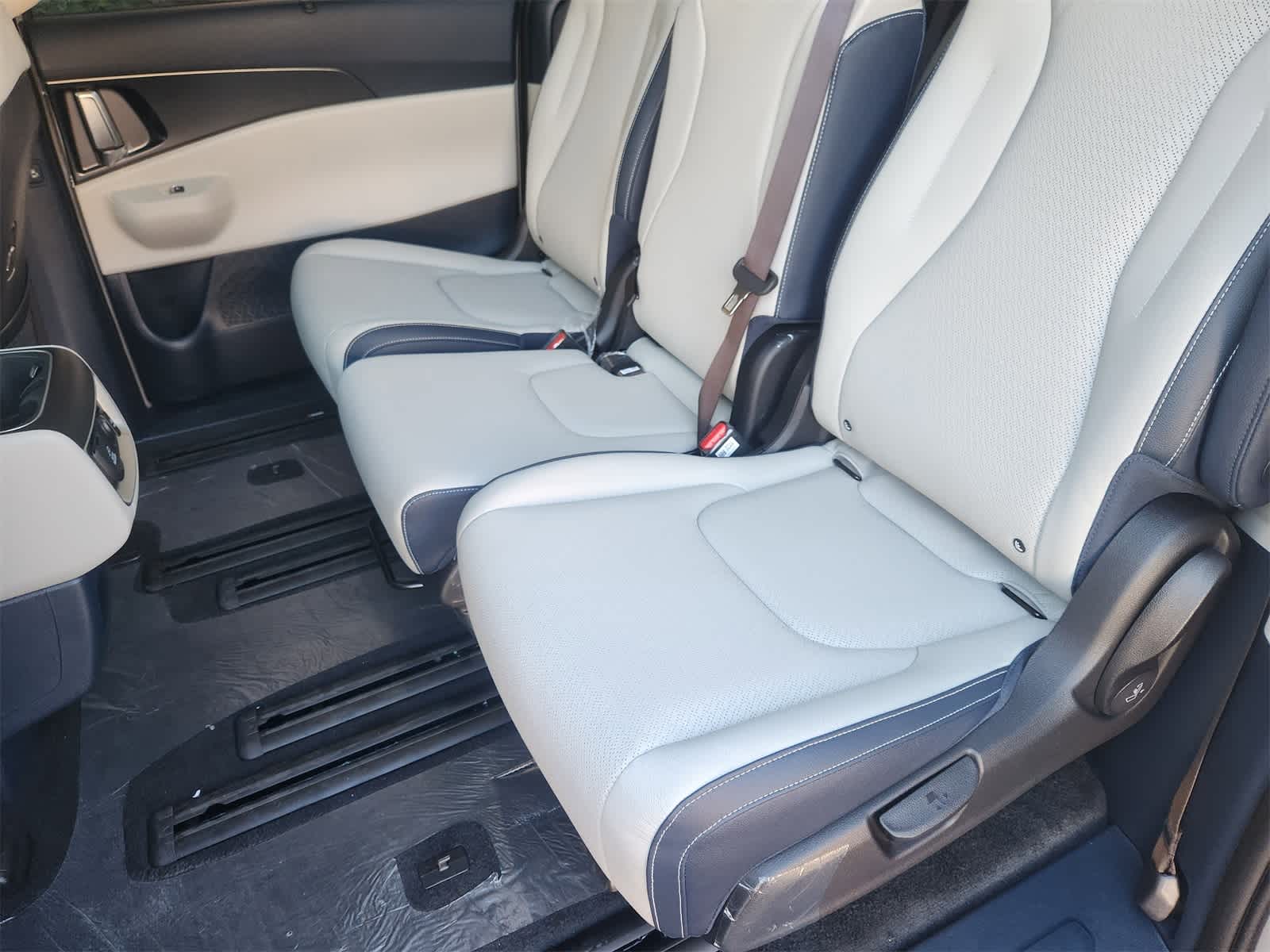 Thumbnail: 2026 Kia Carnival - 24