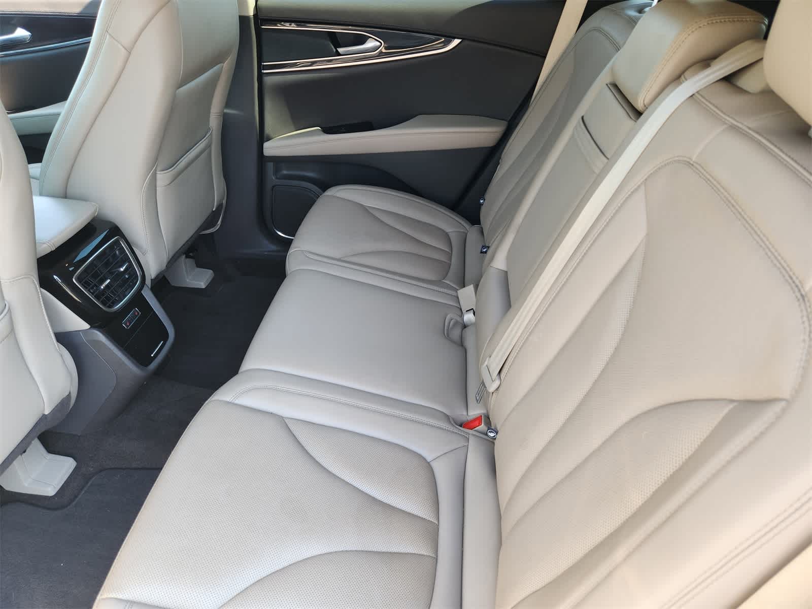 Thumbnail: 2022 Lincoln Nautilus - 25