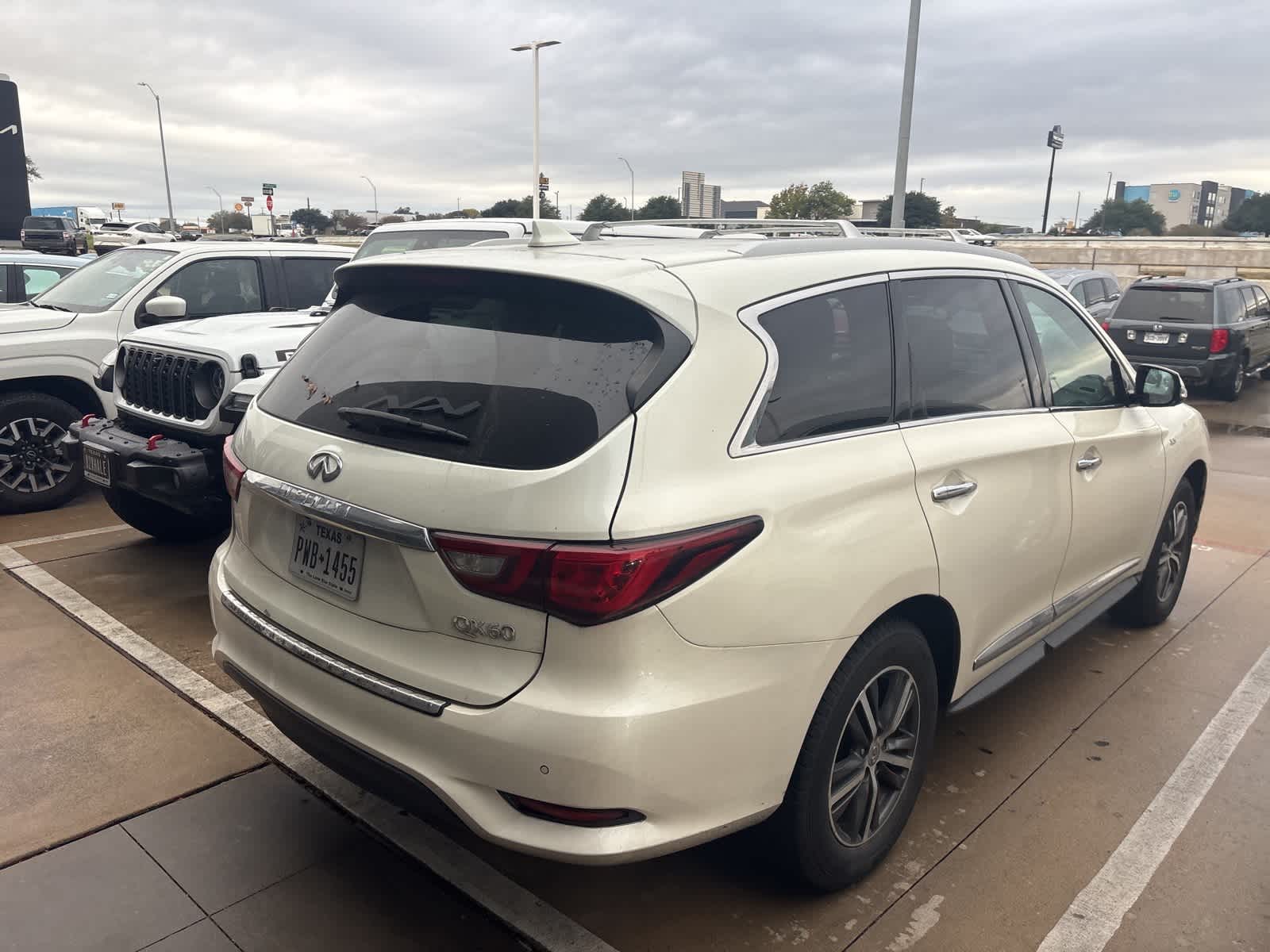 Thumbnail: 2018 INFINITI QX60 - 3