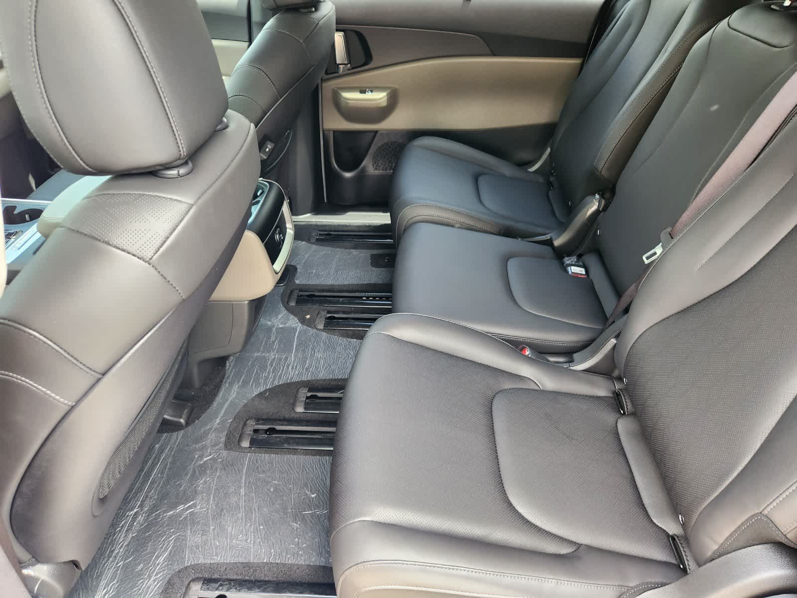 2027 Kia Carnival EX - Photo 21