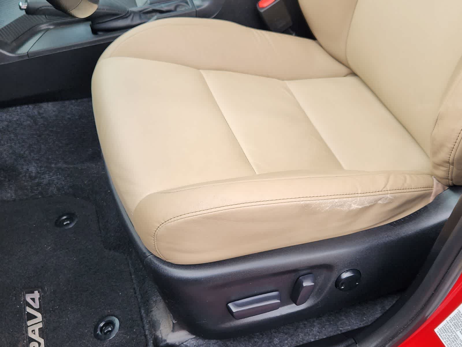 Thumbnail: 2015 Toyota RAV4 - 25