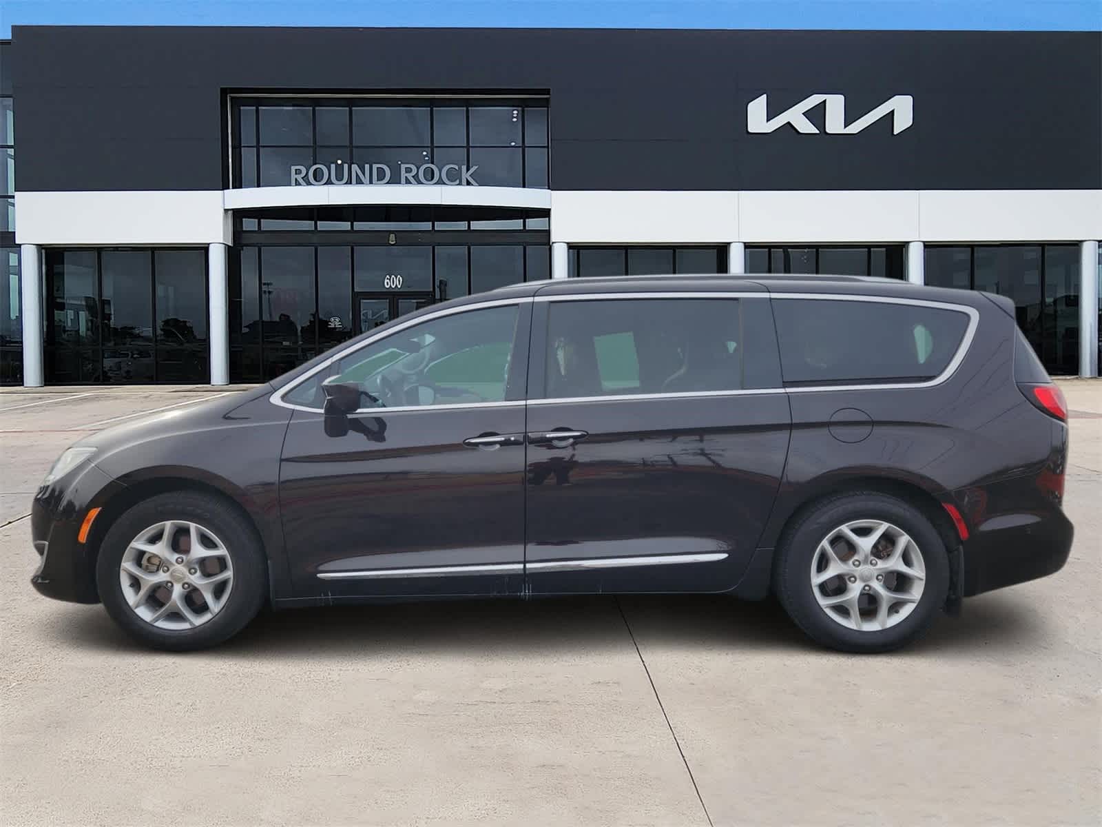 Thumbnail: 2018 Chrysler Pacifica - 4