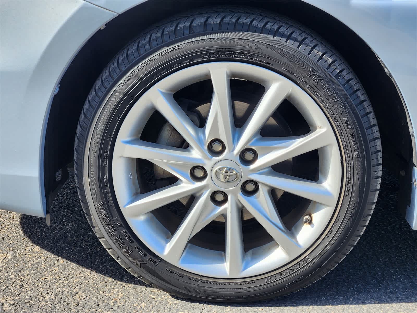 Thumbnail: 2014 Toyota Prius v - 9