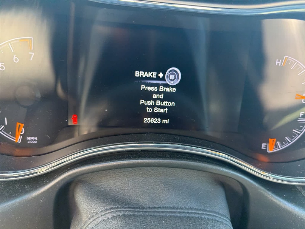 Used 2021 Jeep Grand Cherokee Laredo SUV