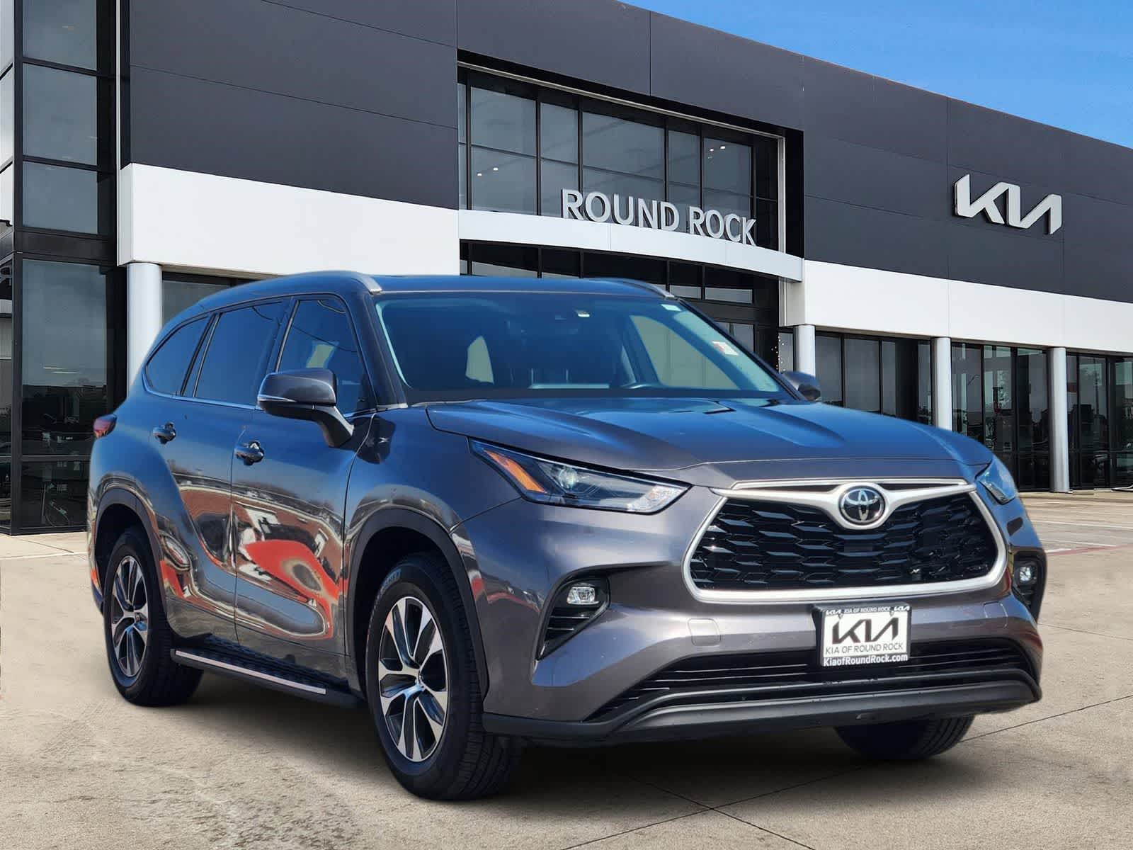 Thumbnail: 2022 Toyota Highlander - 3