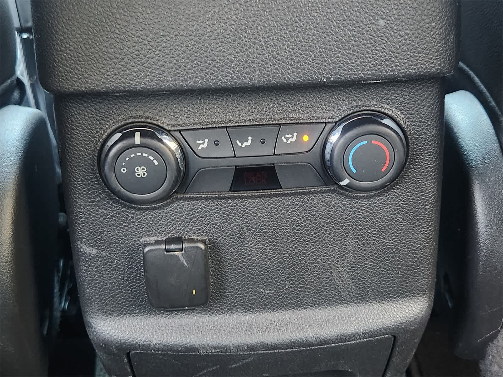 Thumbnail: 2013 Ford Explorer - 29