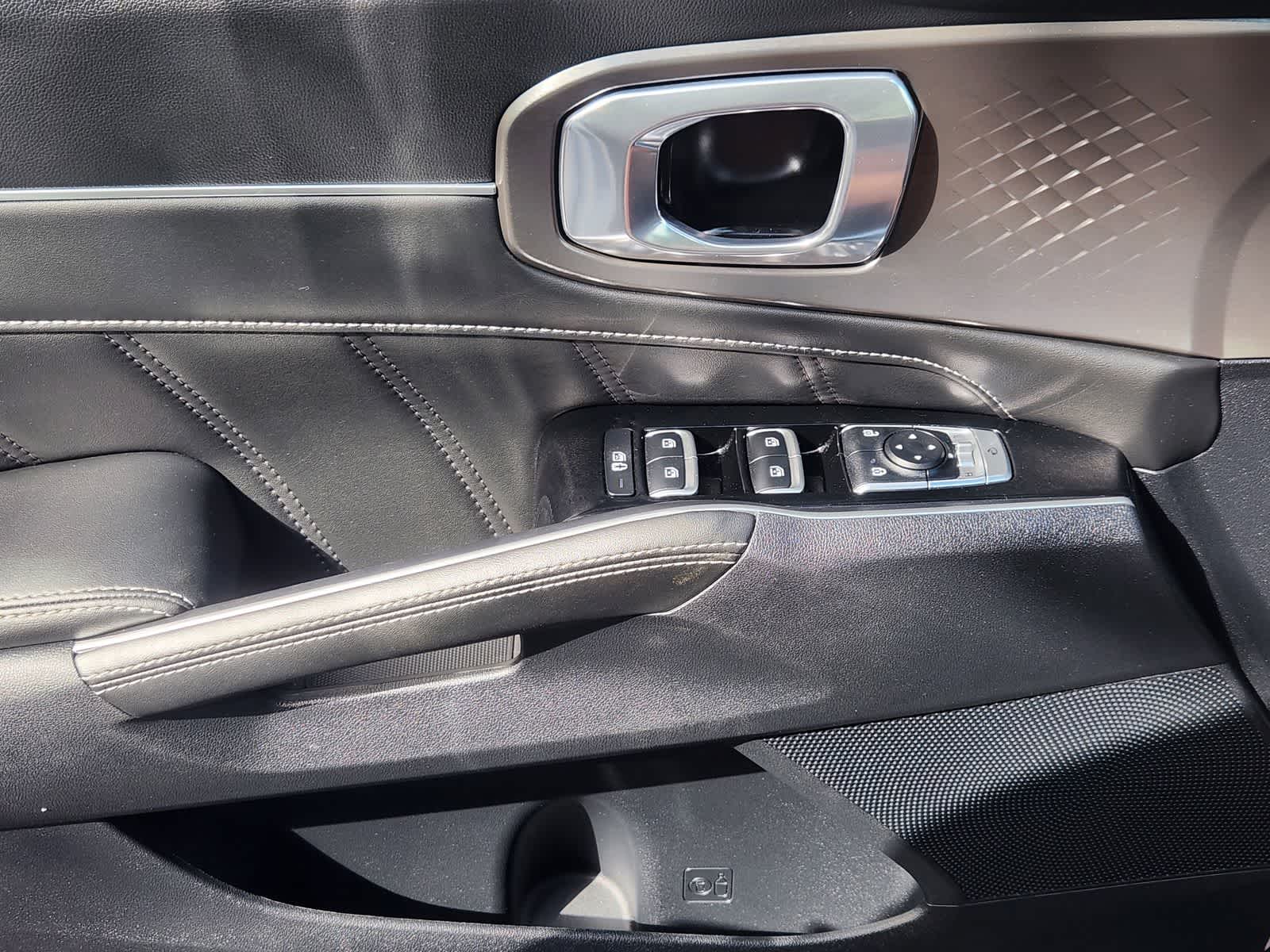 Thumbnail: 2023 Kia Sorento - 23