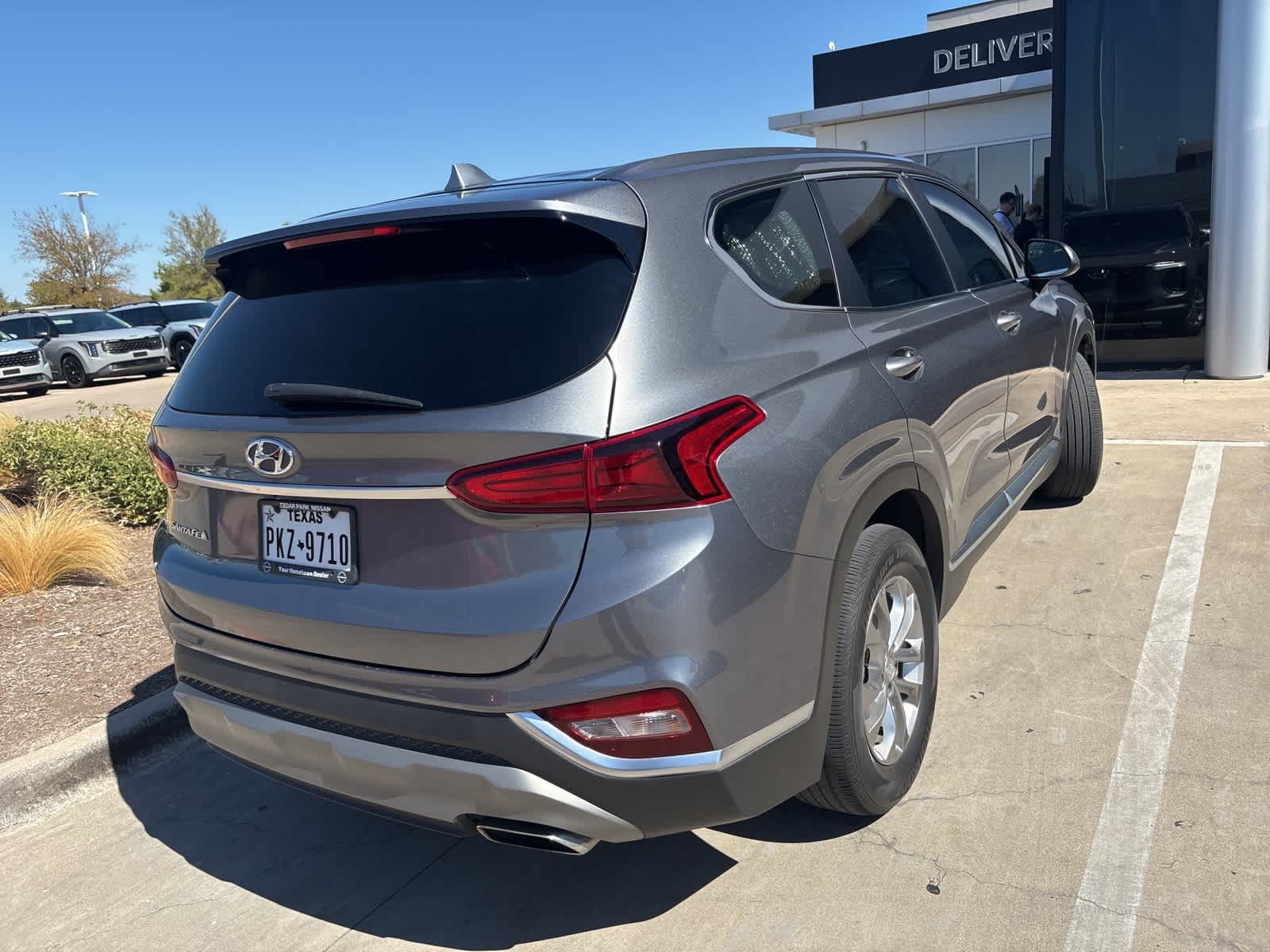 2019 Hyundai Santa Fe SE photo 3