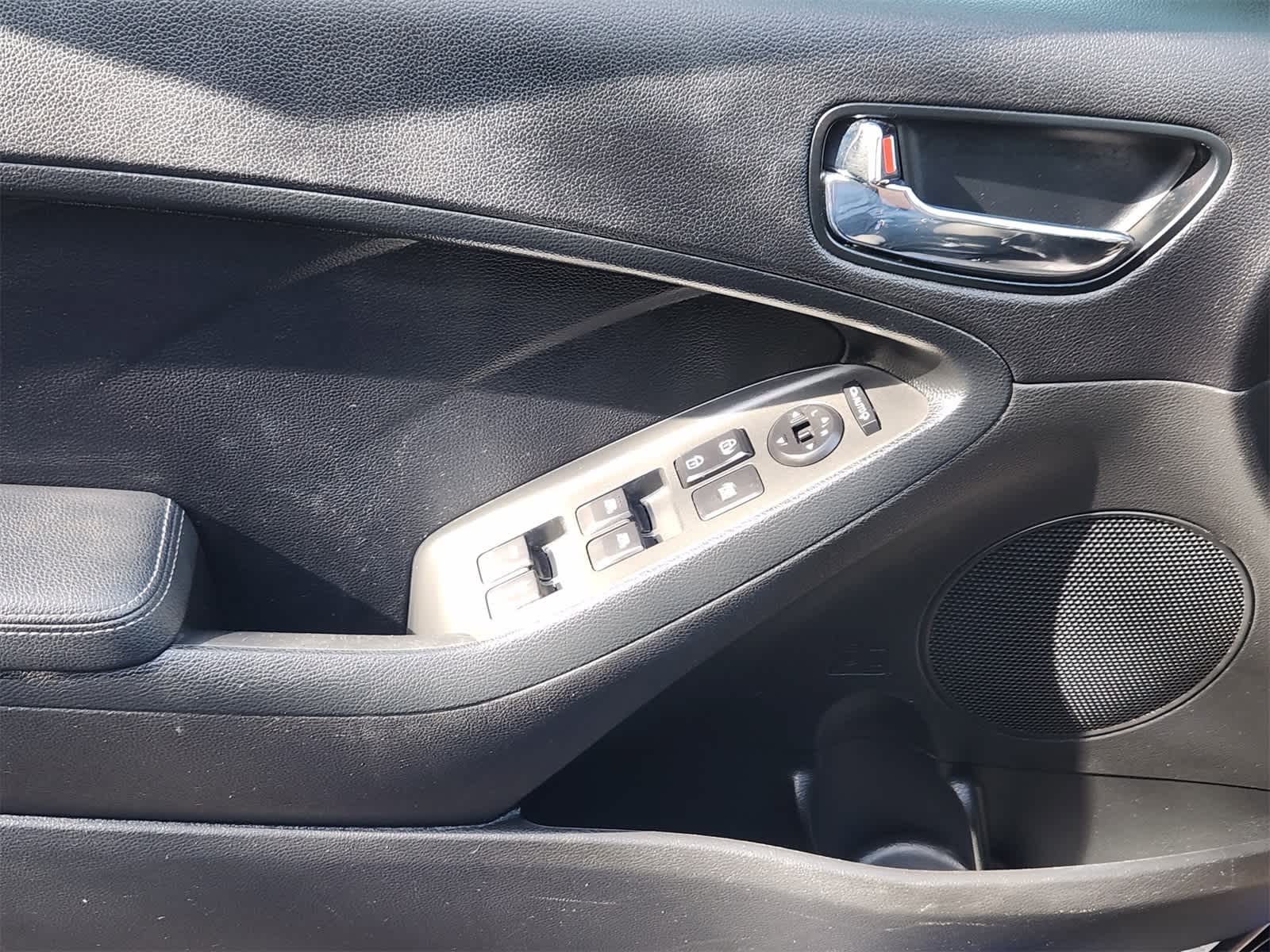 Thumbnail: 2017 Kia Forte - 23