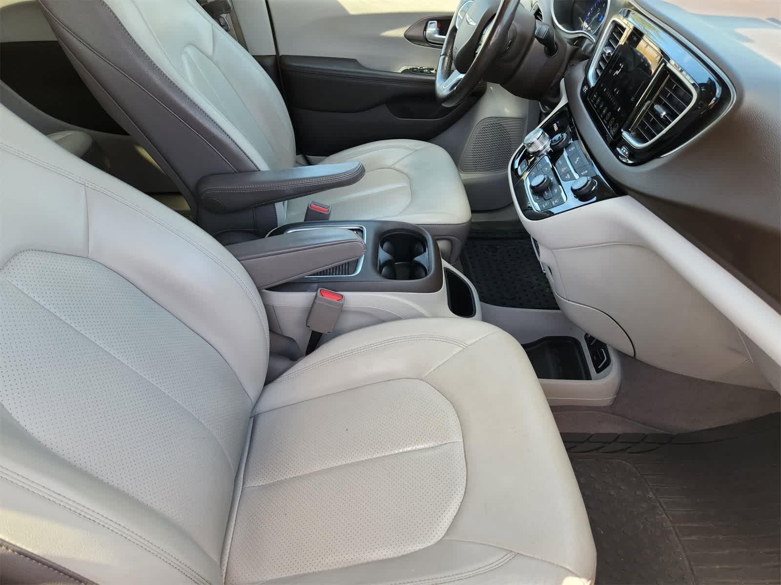 Thumbnail: 2018 Chrysler Pacifica - 13