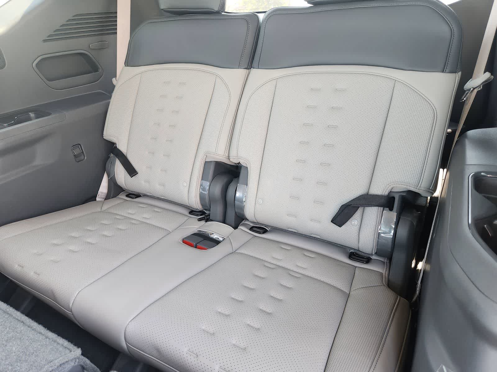 Thumbnail: 2026 Kia EV9 - 27