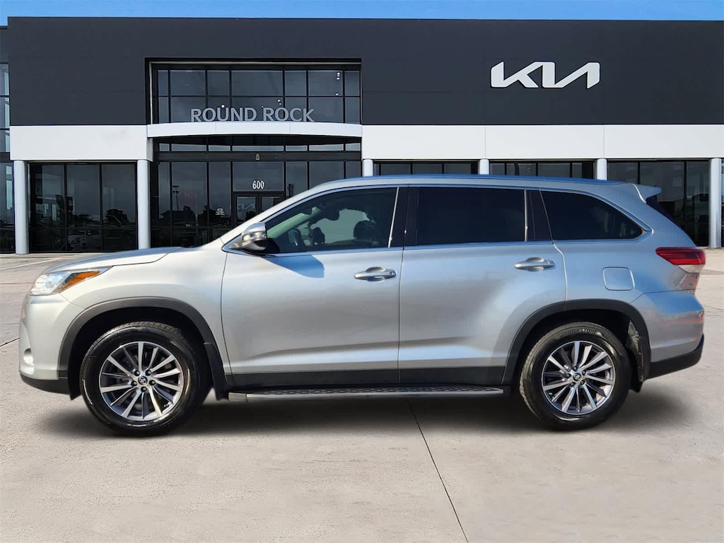 Used 2019 Toyota Highlander XLE V6 SUV