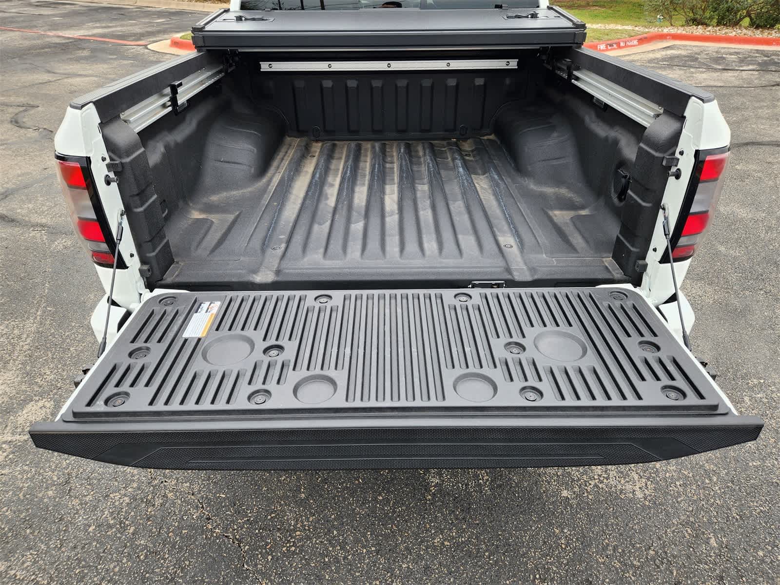 Thumbnail: 2024 Nissan Frontier - 31