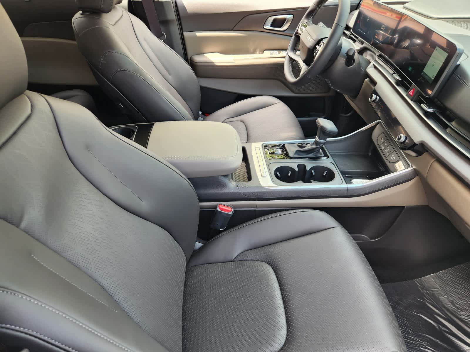 2027 Kia Carnival EX - Photo 11