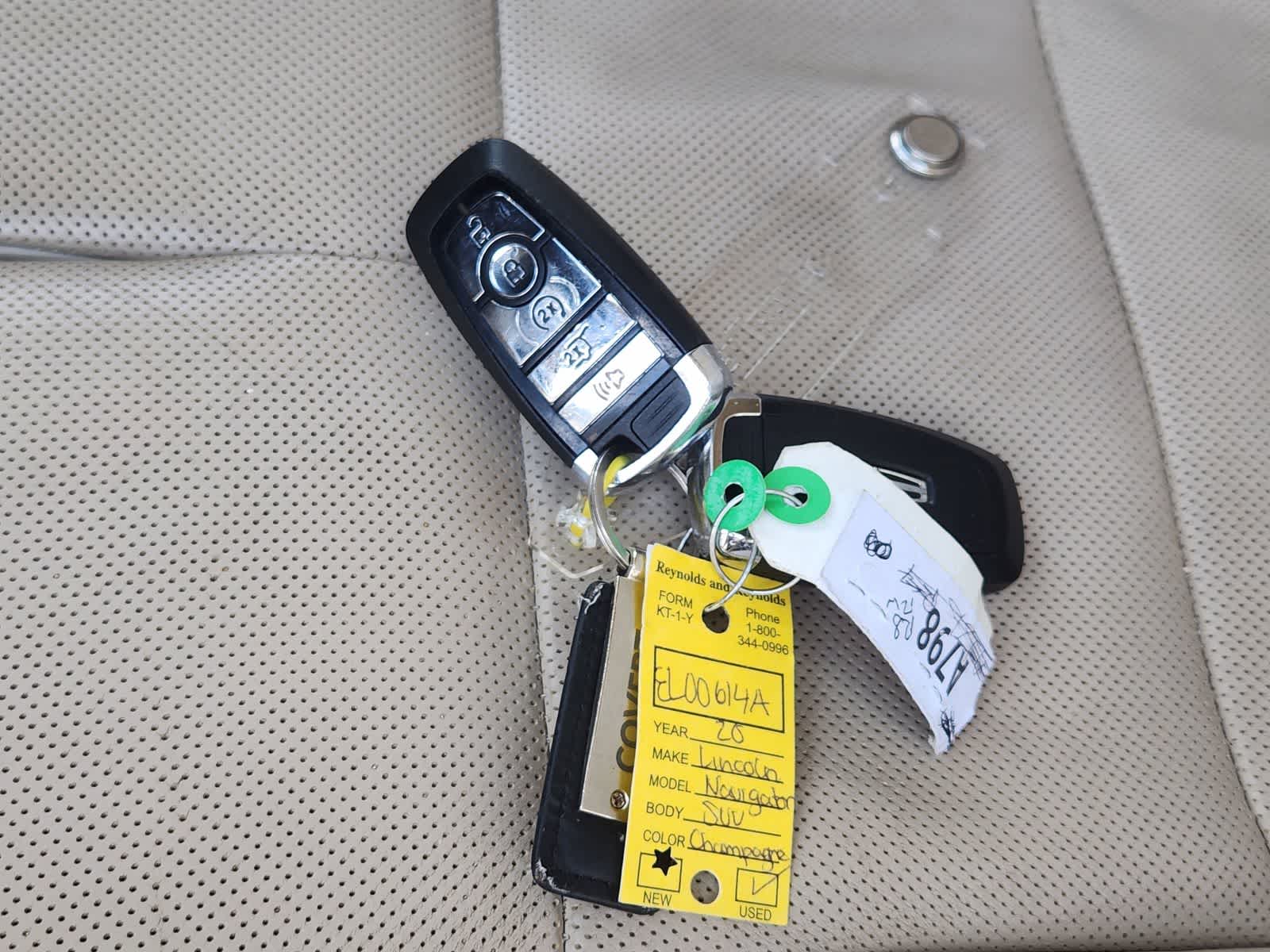 Thumbnail: 2020 Lincoln Navigator - 36