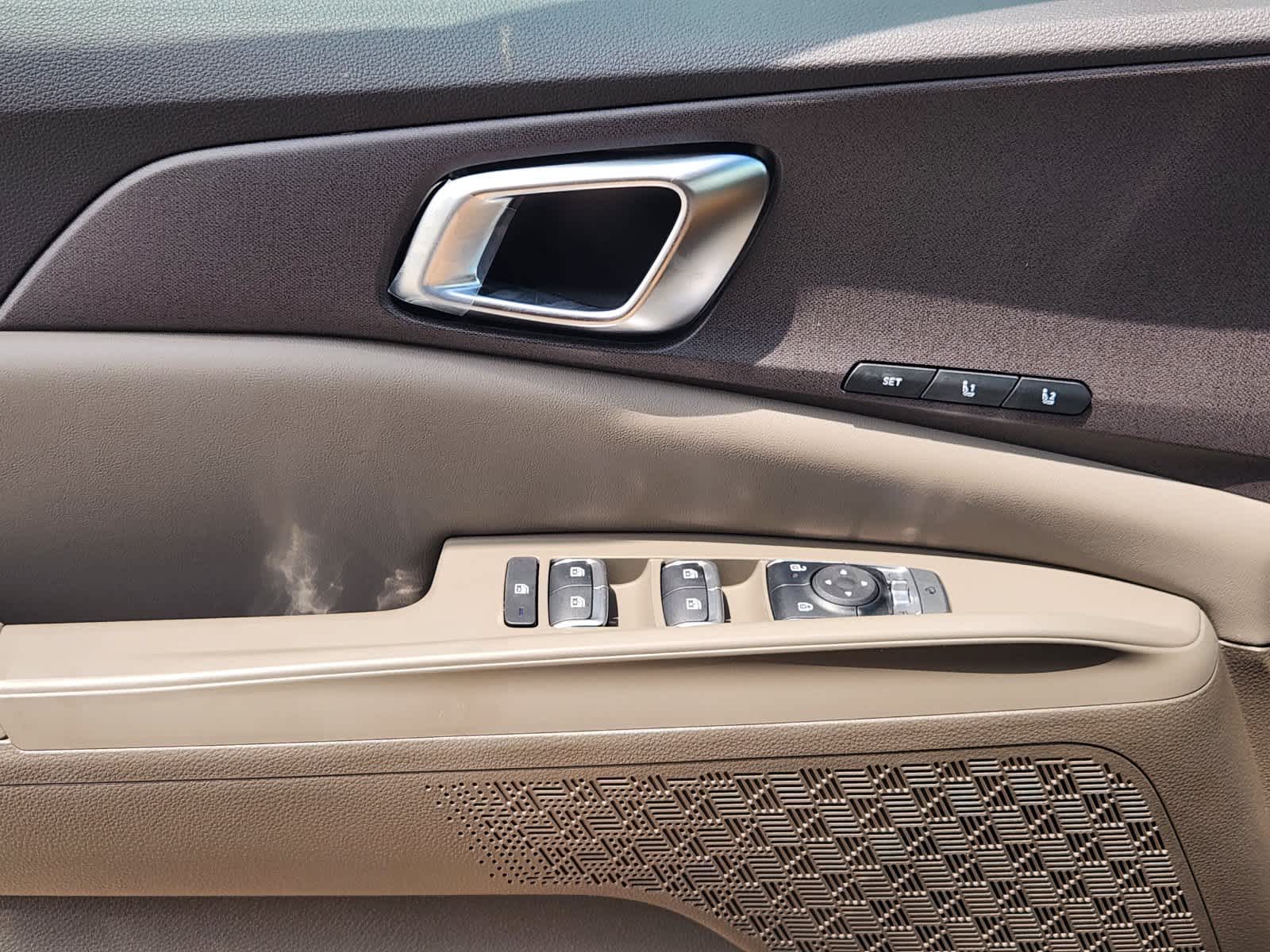2027 Kia Carnival EX - Photo 18