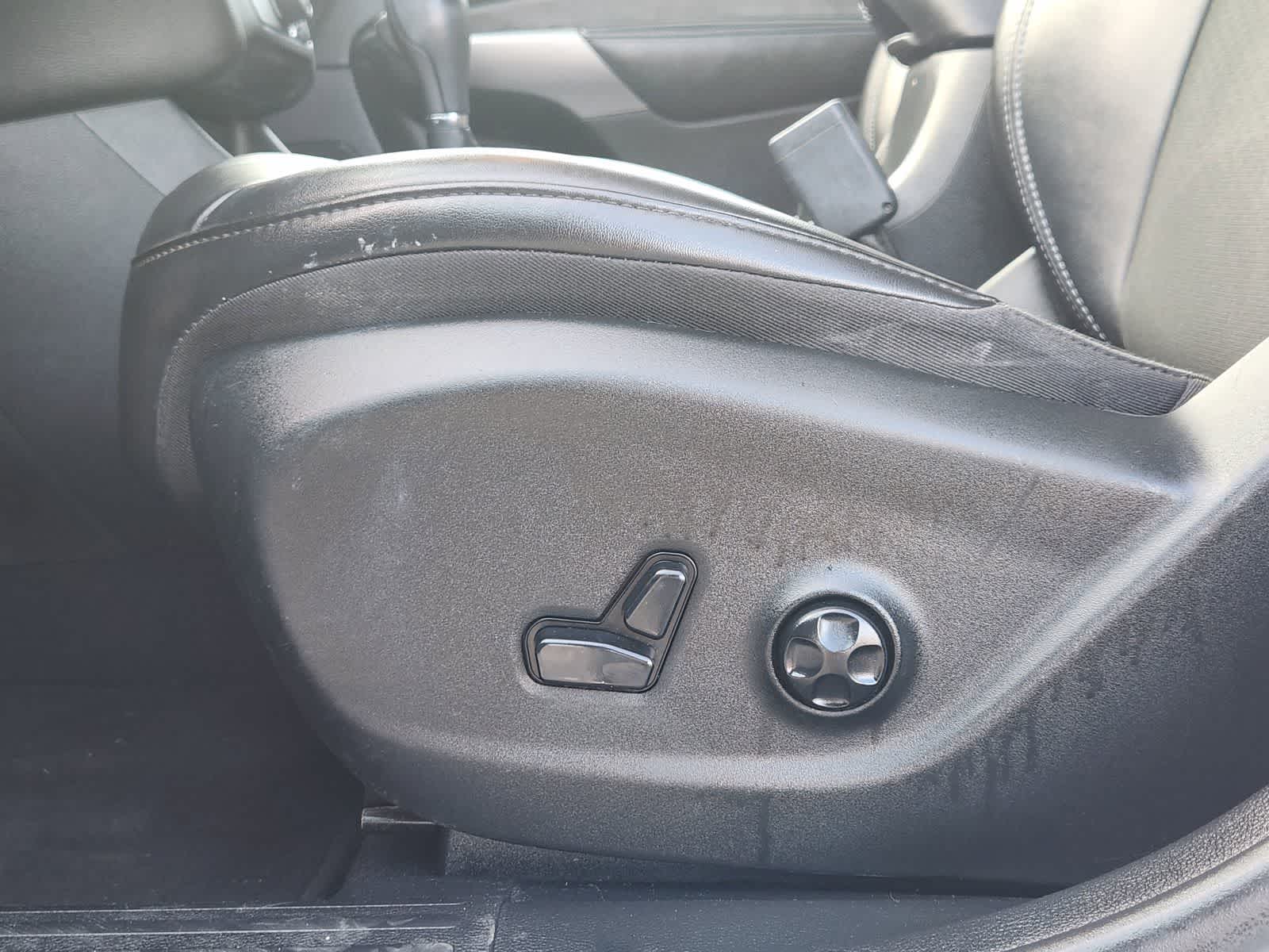 Thumbnail: 2019 Jeep Cherokee - 23