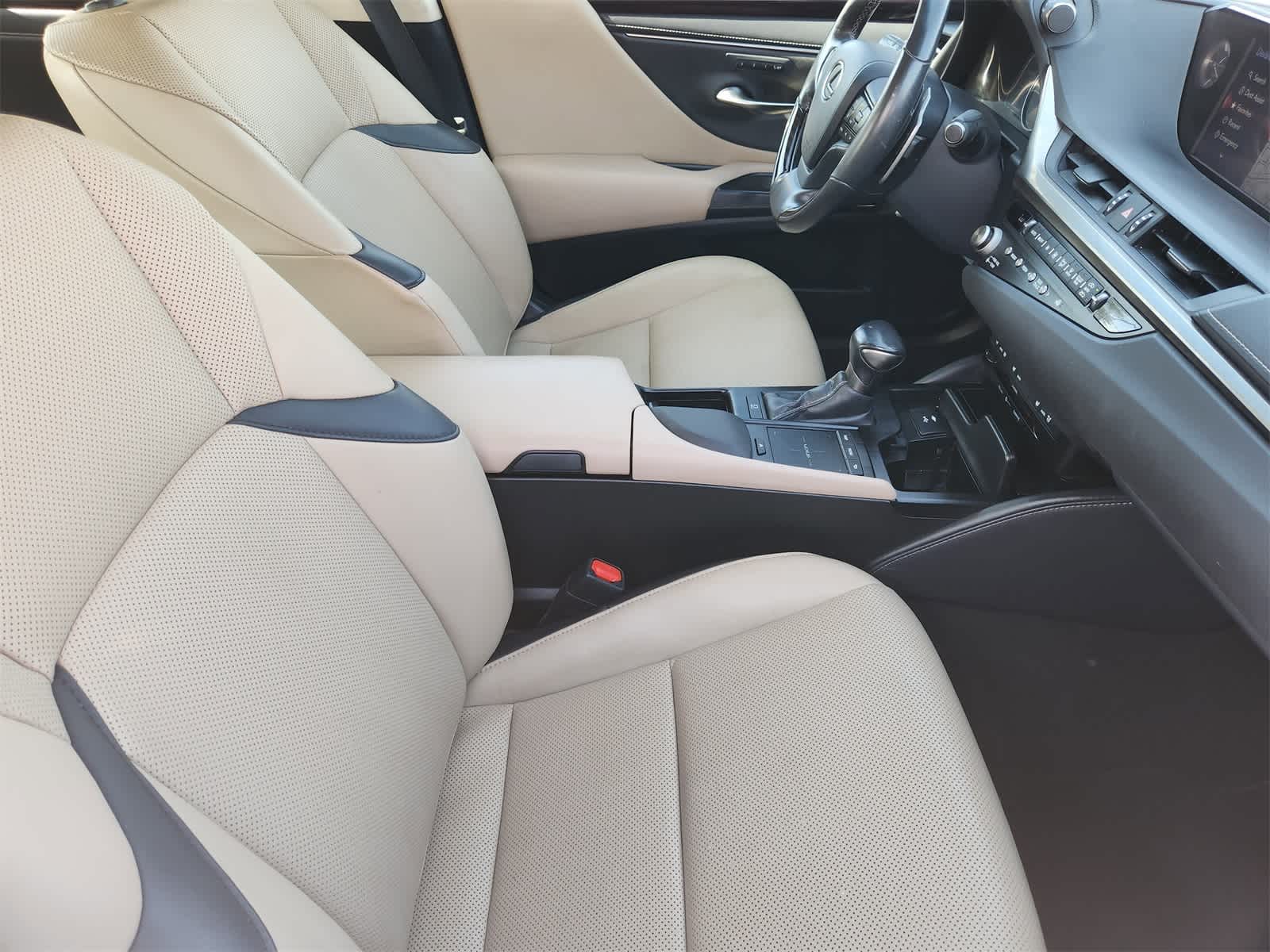 Thumbnail: 2021 Lexus ES - 14