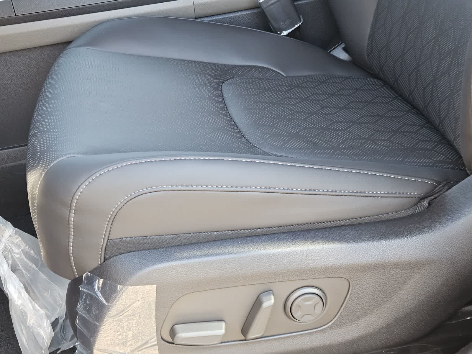 2027 Kia Carnival LXS - Photo 16