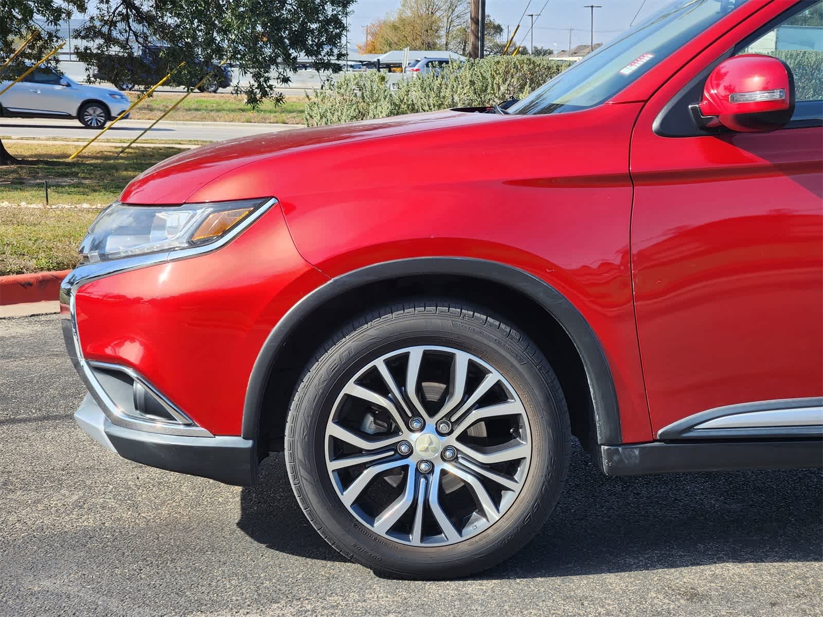 Thumbnail: 2018 Mitsubishi Outlander - 8