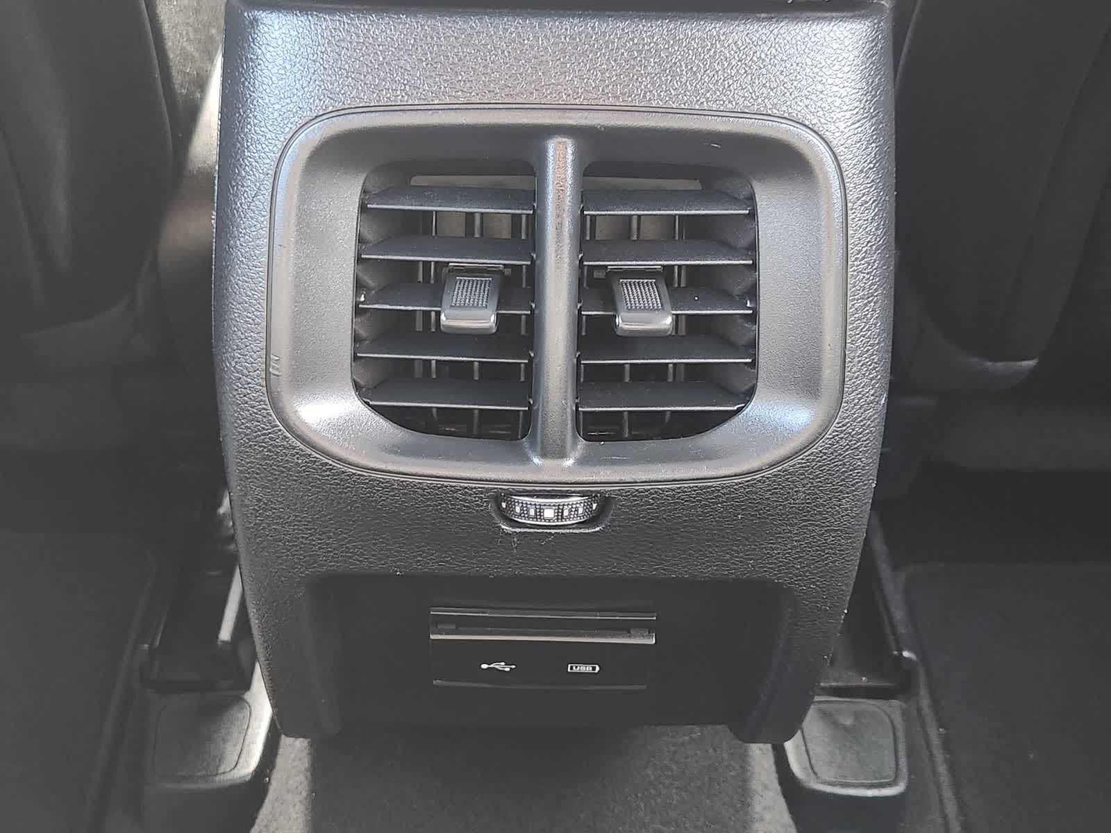 Thumbnail: 2019 Jeep Cherokee - 29