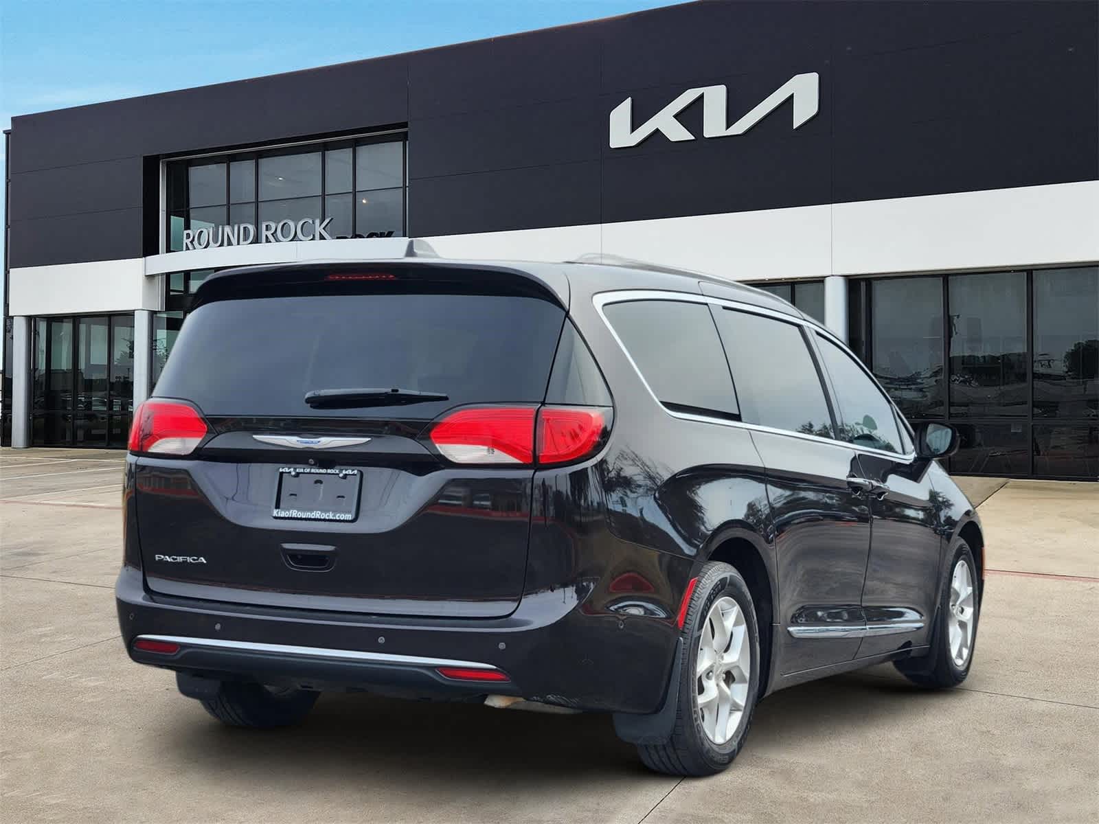 Thumbnail: 2018 Chrysler Pacifica - 5