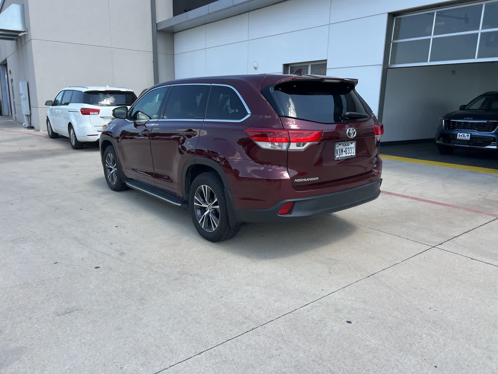 Thumbnail: 2017 Toyota Highlander - 9